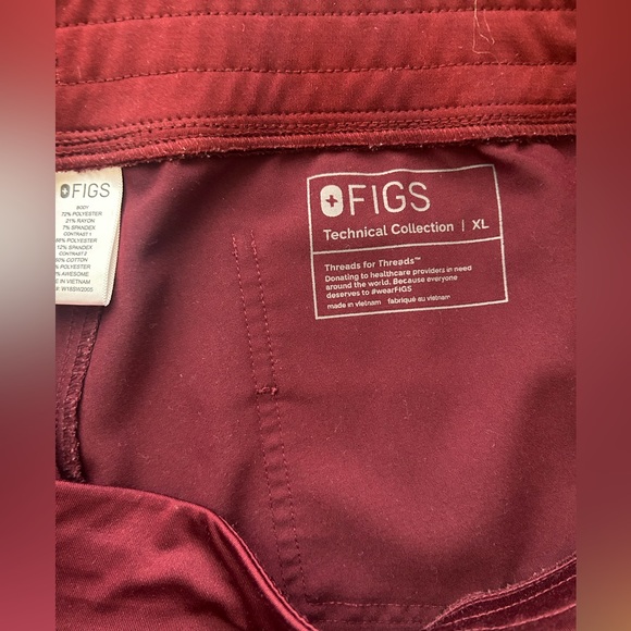 FIGS 3-PIECE SCRUB SET